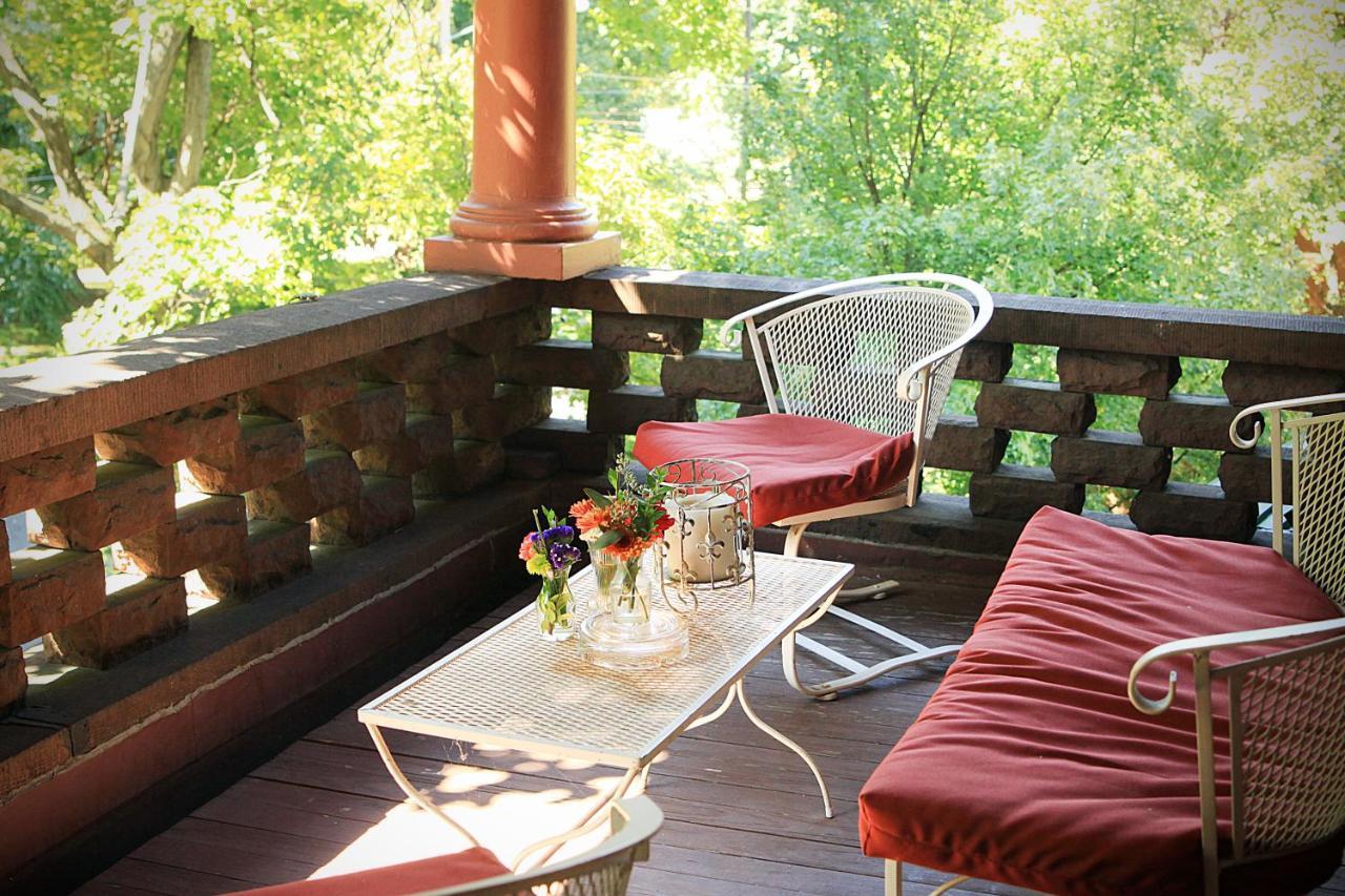Louisville Bourbon Inn Bagian luar foto
