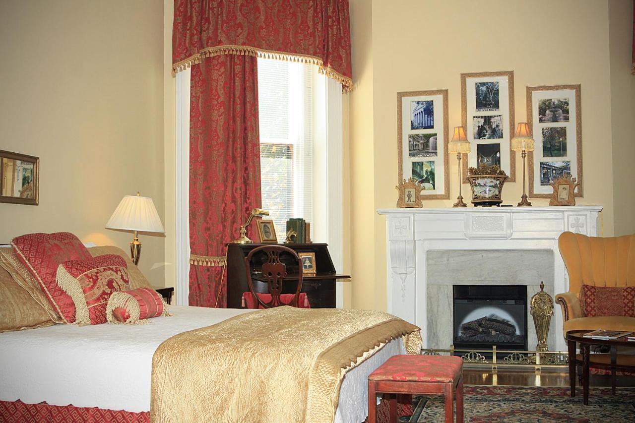 Louisville Bourbon Inn Bagian luar foto