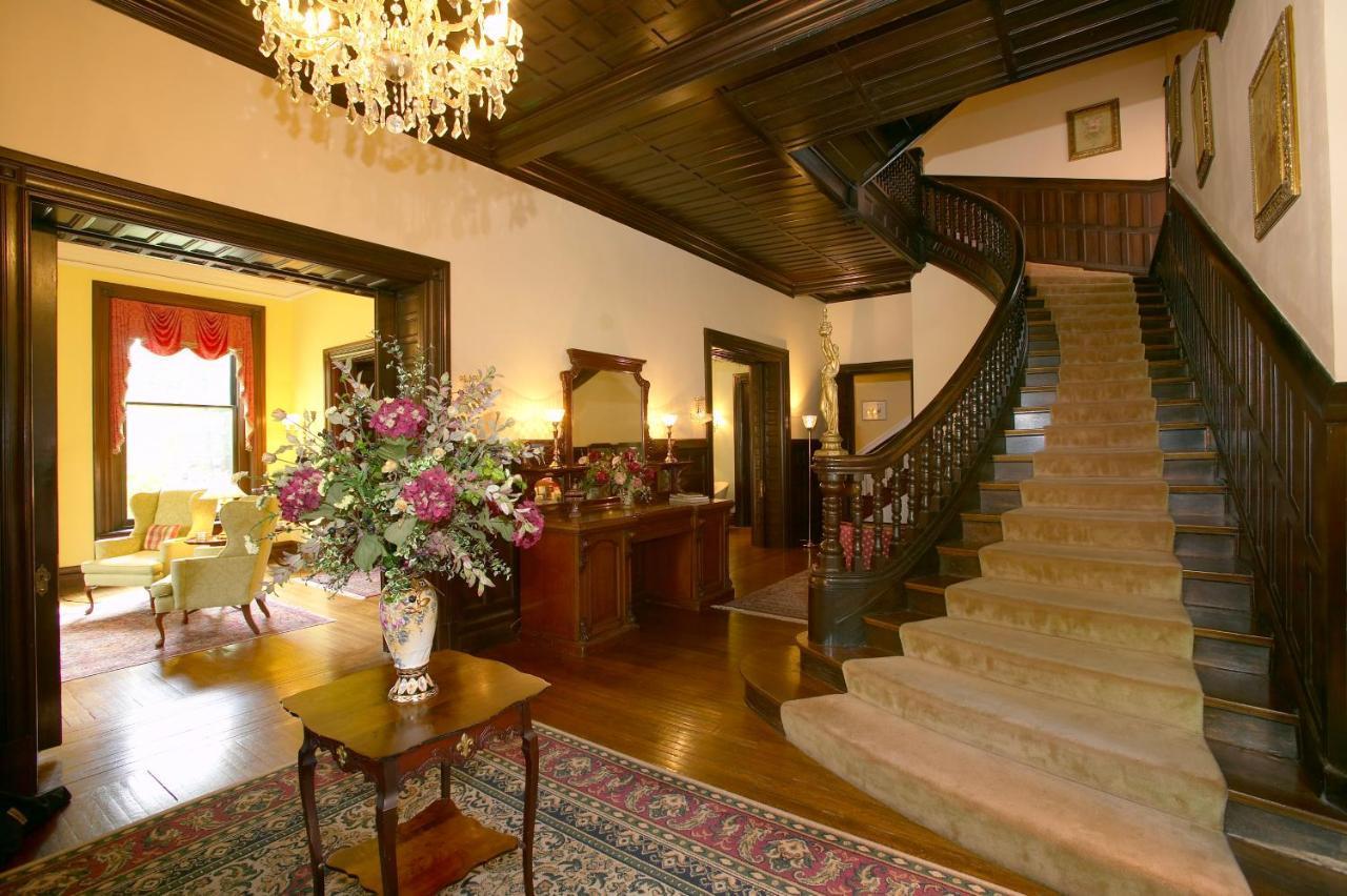 Louisville Bourbon Inn Bagian luar foto