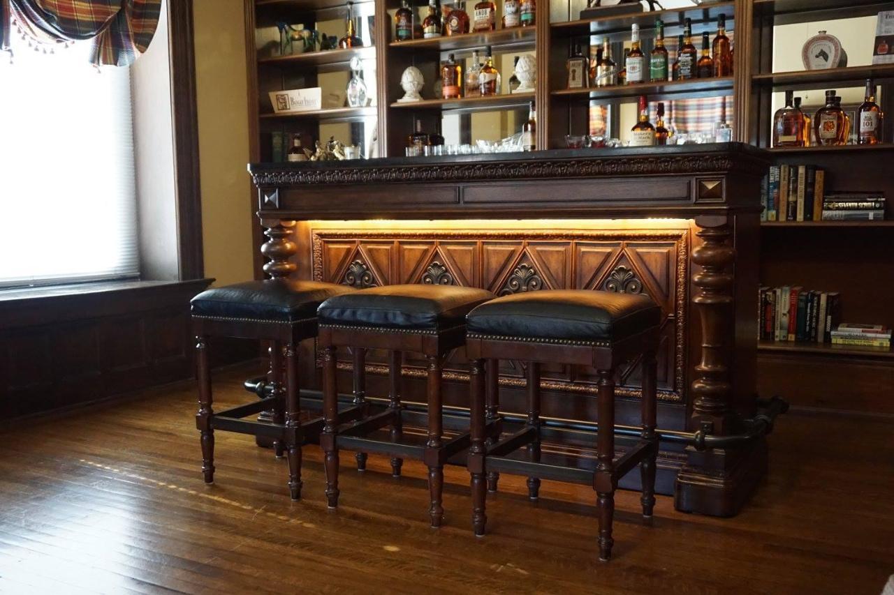 Louisville Bourbon Inn Bagian luar foto