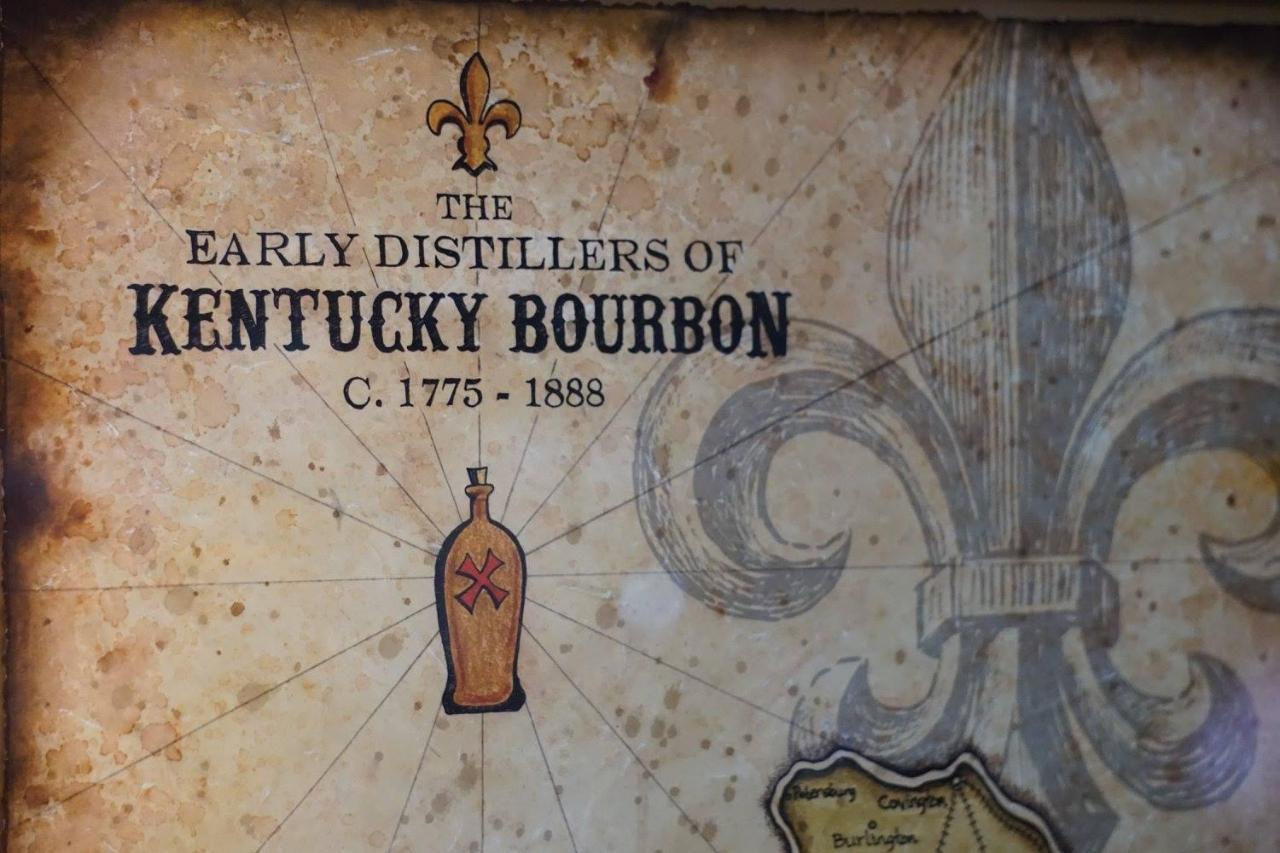 Louisville Bourbon Inn Bagian luar foto