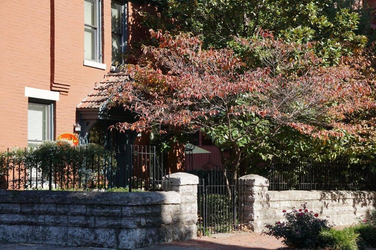 Louisville Bourbon Inn Bagian luar foto