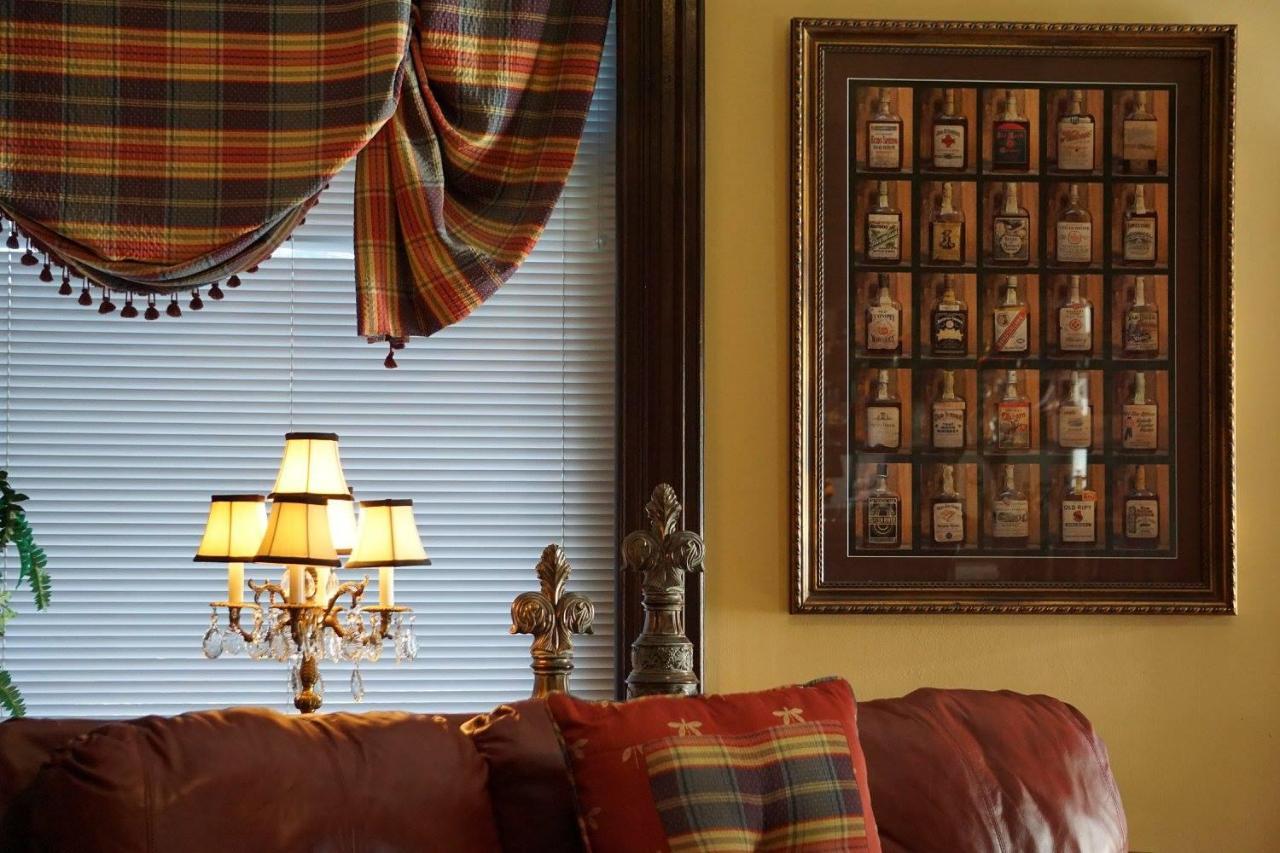 Louisville Bourbon Inn Bagian luar foto
