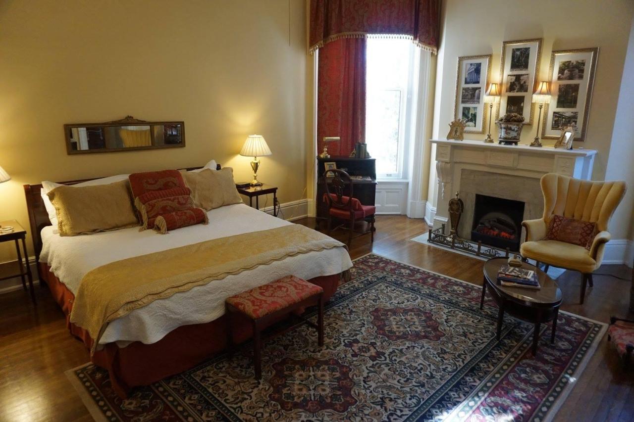 Louisville Bourbon Inn Bagian luar foto