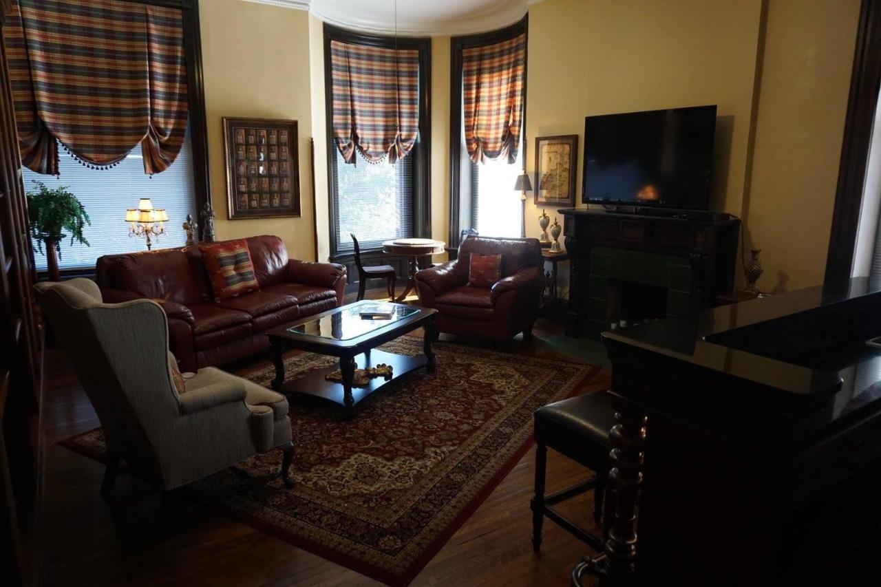 Louisville Bourbon Inn Bagian luar foto