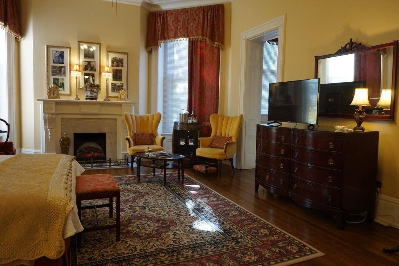 Louisville Bourbon Inn Bagian luar foto