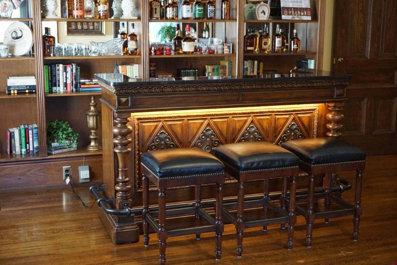 Louisville Bourbon Inn Bagian luar foto
