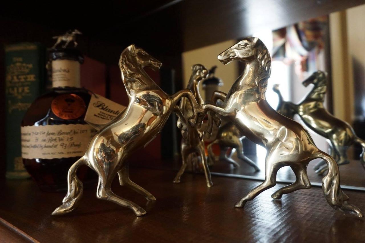 Louisville Bourbon Inn Bagian luar foto