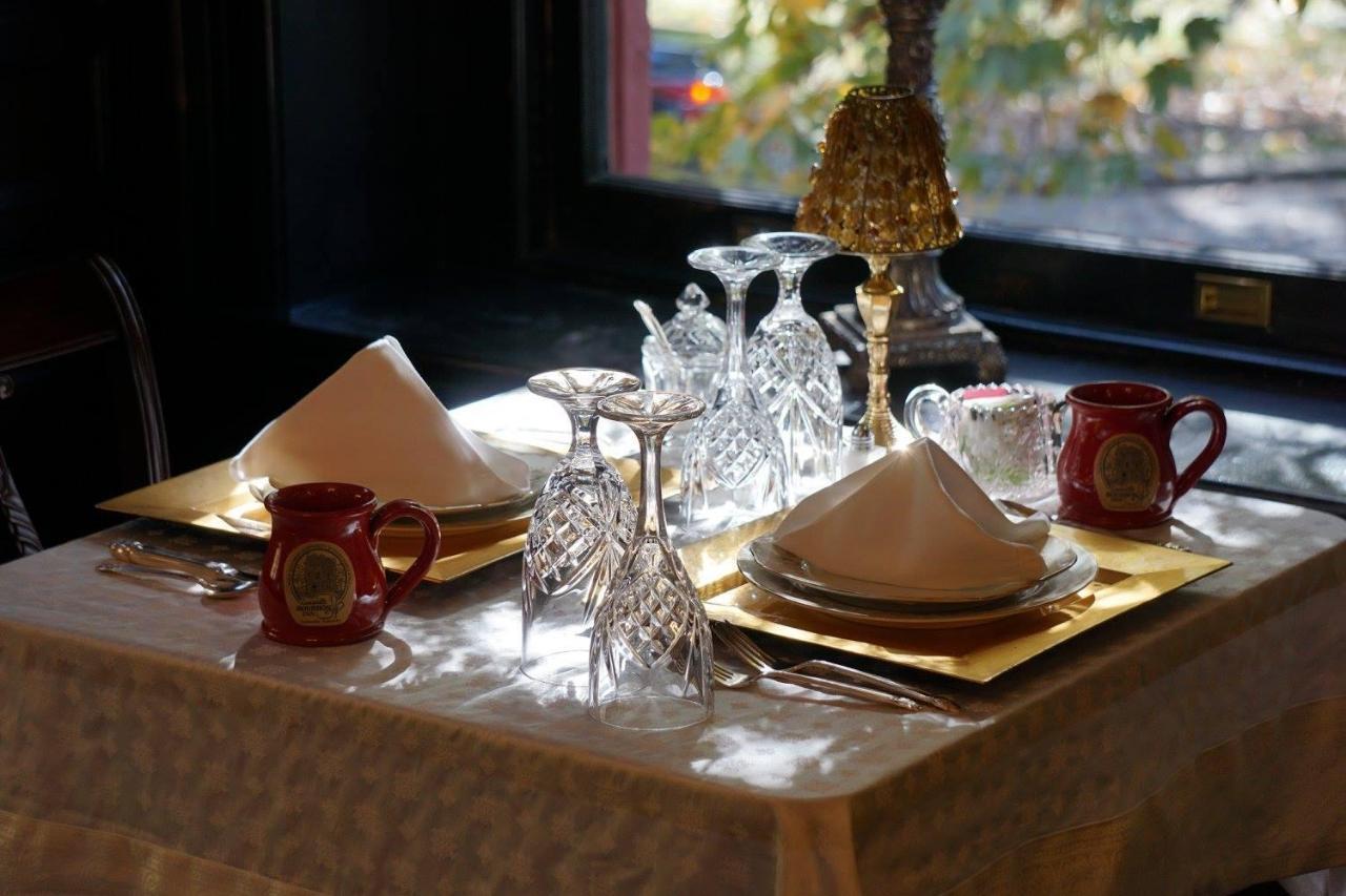 Louisville Bourbon Inn Bagian luar foto