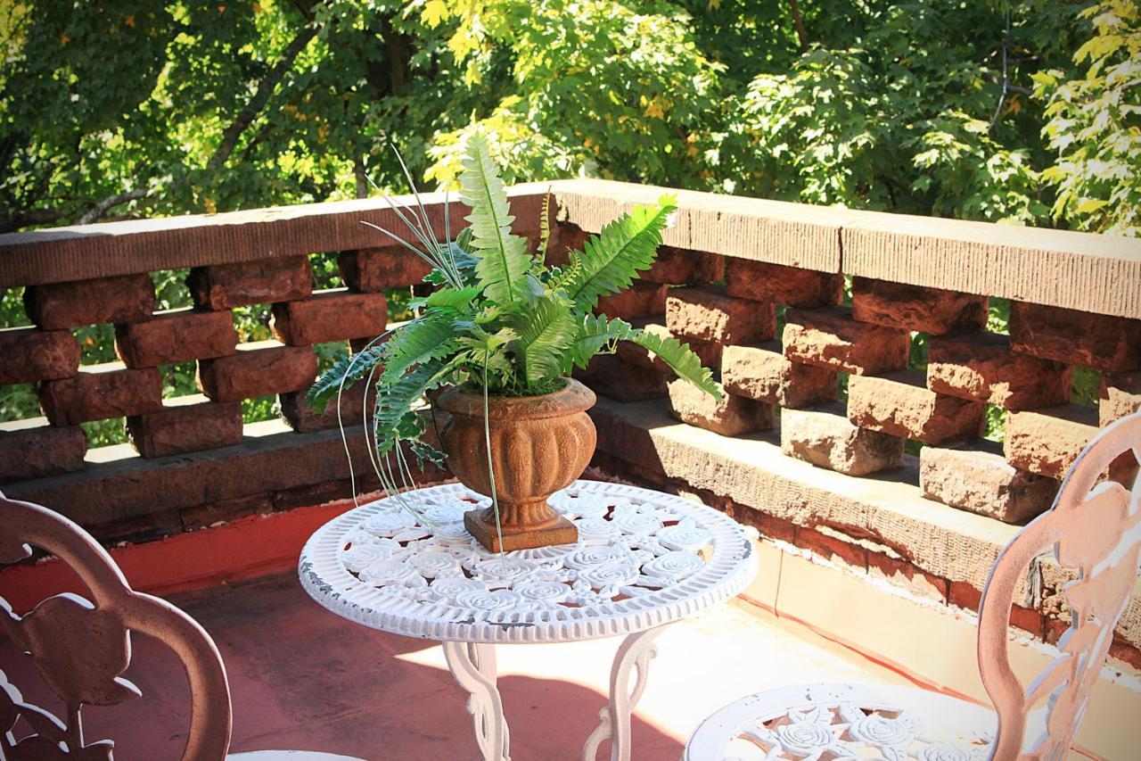 Louisville Bourbon Inn Bagian luar foto
