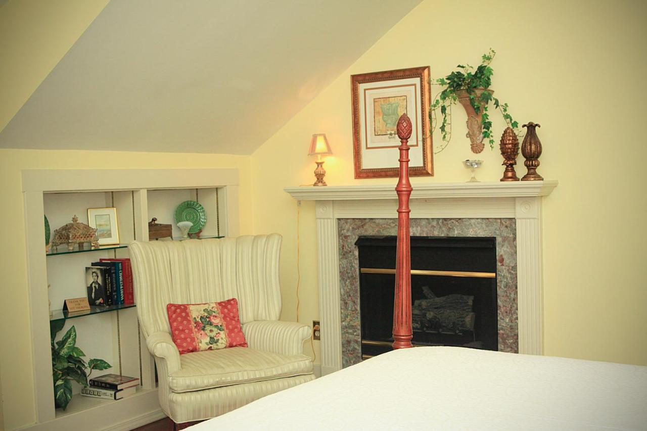Louisville Bourbon Inn Bagian luar foto