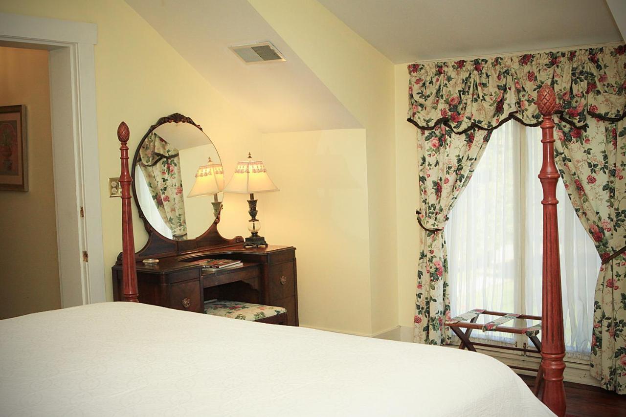 Louisville Bourbon Inn Bagian luar foto