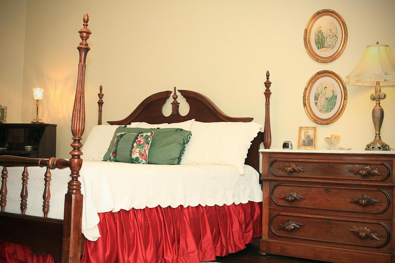 Louisville Bourbon Inn Bagian luar foto