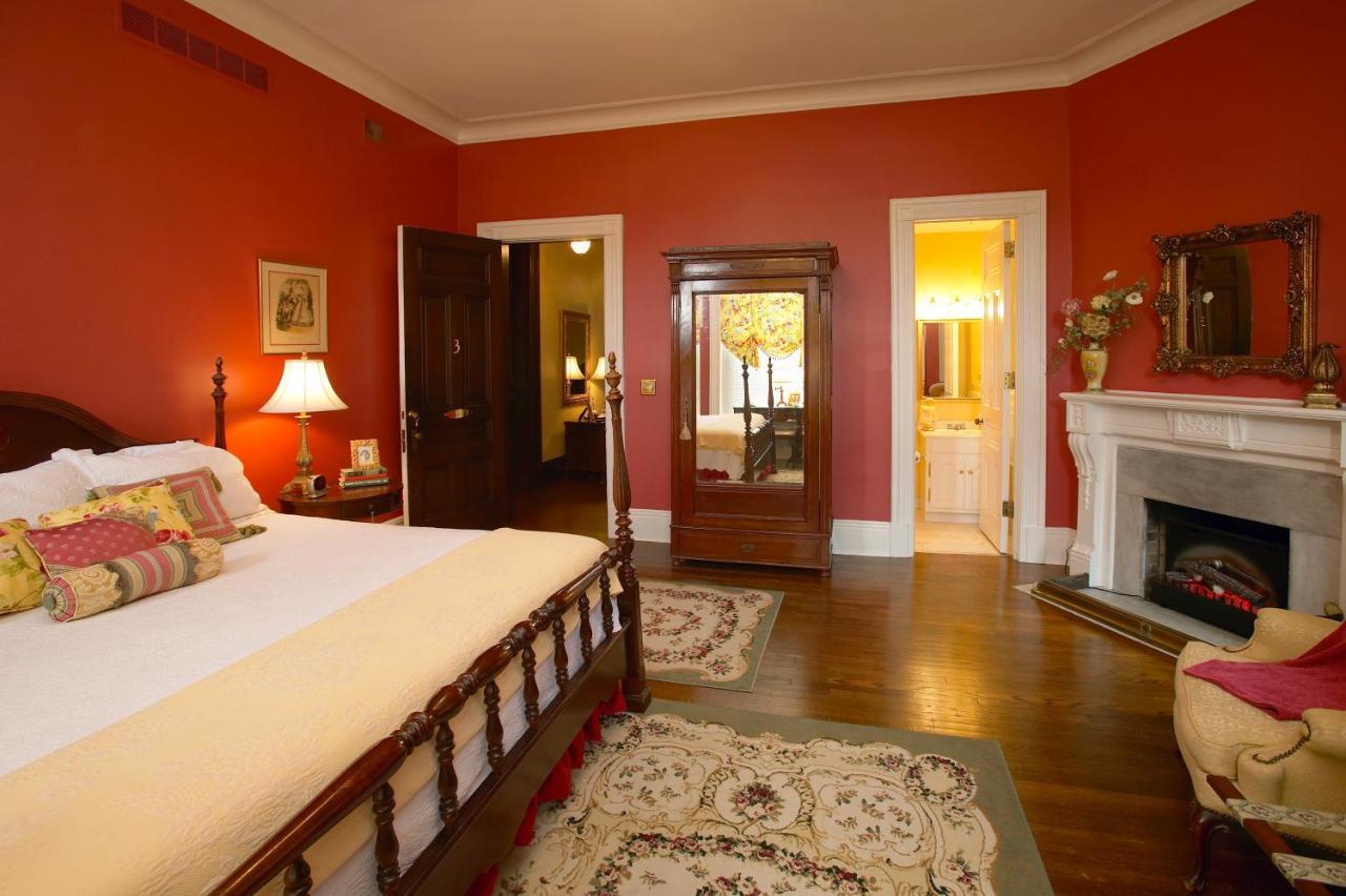 Louisville Bourbon Inn Bagian luar foto