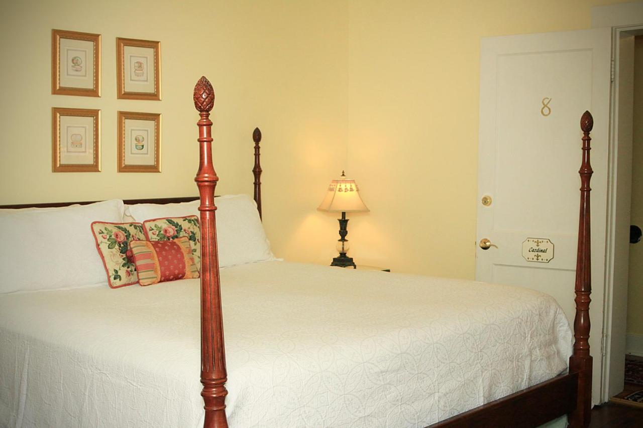 Louisville Bourbon Inn Bagian luar foto