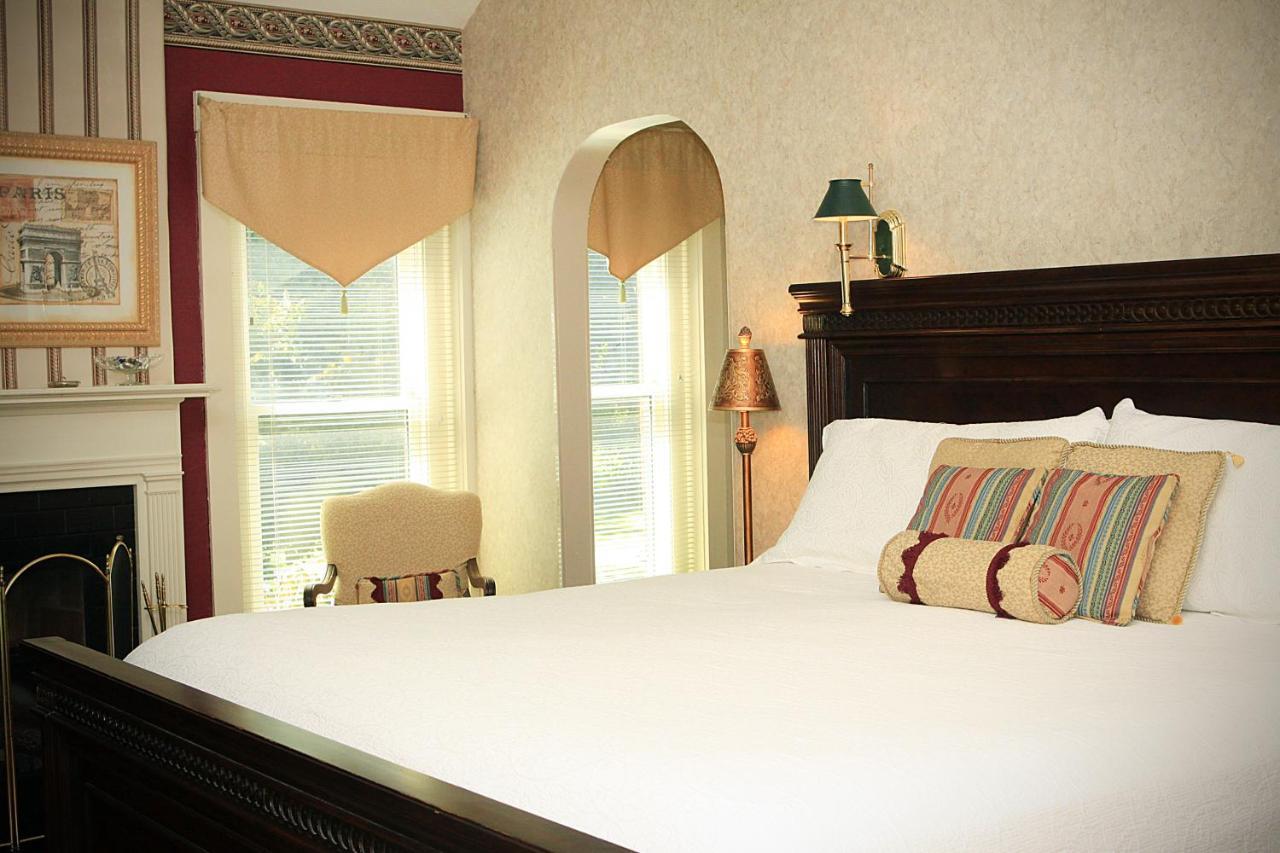 Louisville Bourbon Inn Bagian luar foto